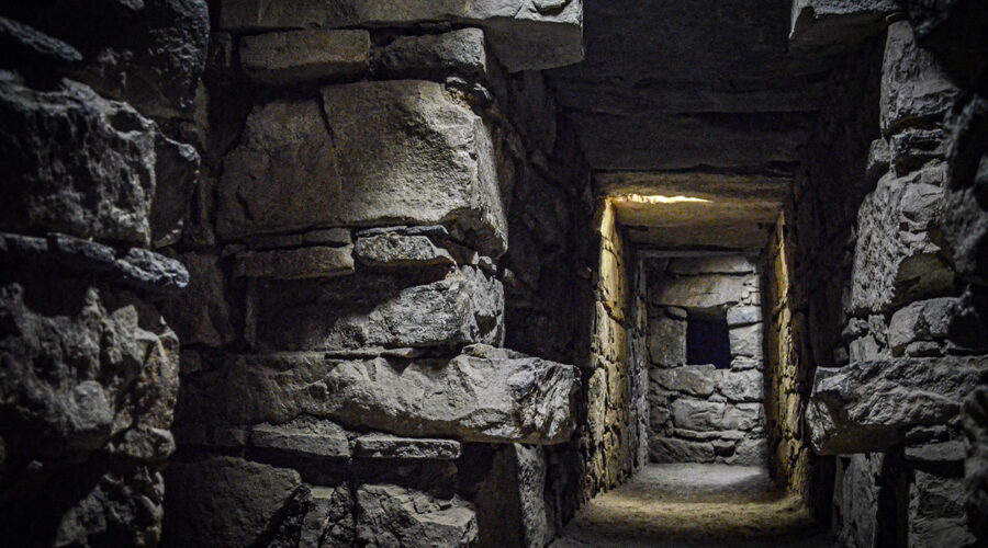 Túneles subterráneos dentro del templo principal de Chavin de Huantar