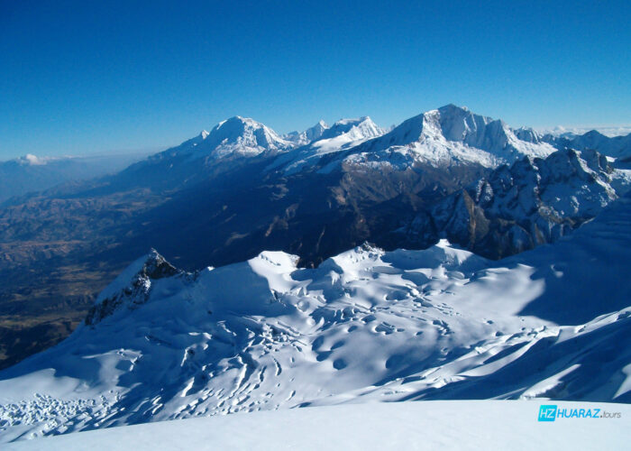 Cumbre Nevado Vallunaraju